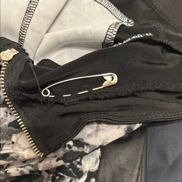 Bebe Black and Gray Kids Leggings - Picture 4 of 6